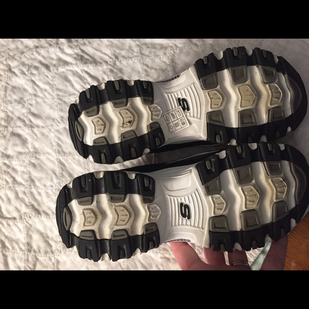 Sketchers D’Lites US Size 8 Black EUC - Picture 4 of 4